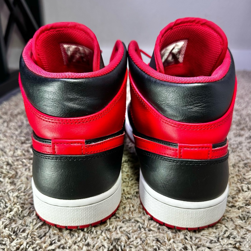 AIR JORDAN 1 MID REVERSE BRED MEN’S SIZE 13 BLACK RED DQ8426 060 RETRO SNEAKERS - Picture 6 of 9